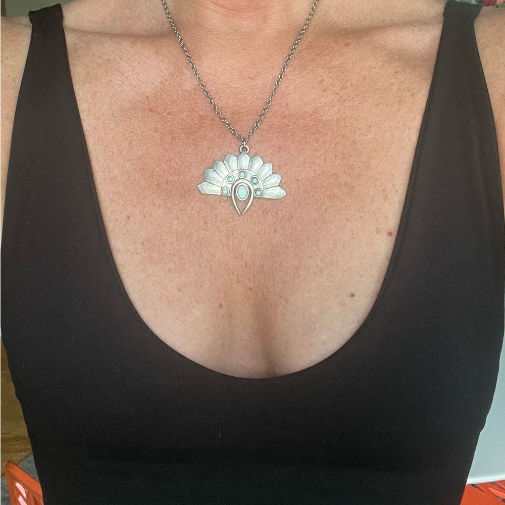 The coolest The 2Bandits necklace. 70s Southwestern vibes